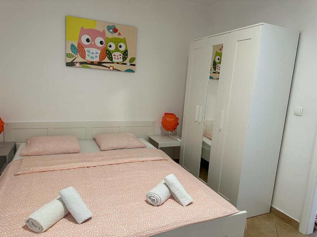 Beachfront Apartments Anita With Pool Karlobag Exterior foto