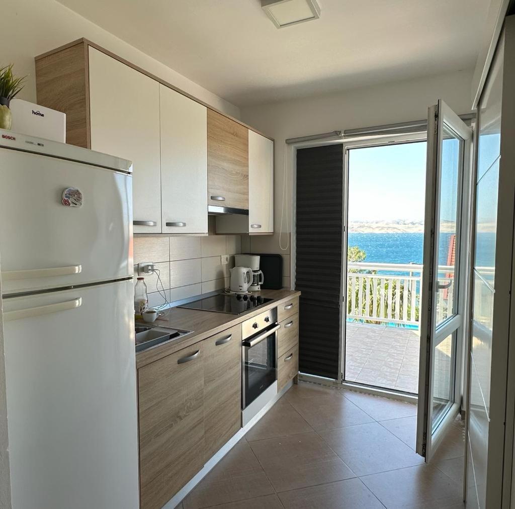 Beachfront Apartments Anita With Pool Karlobag Quarto foto