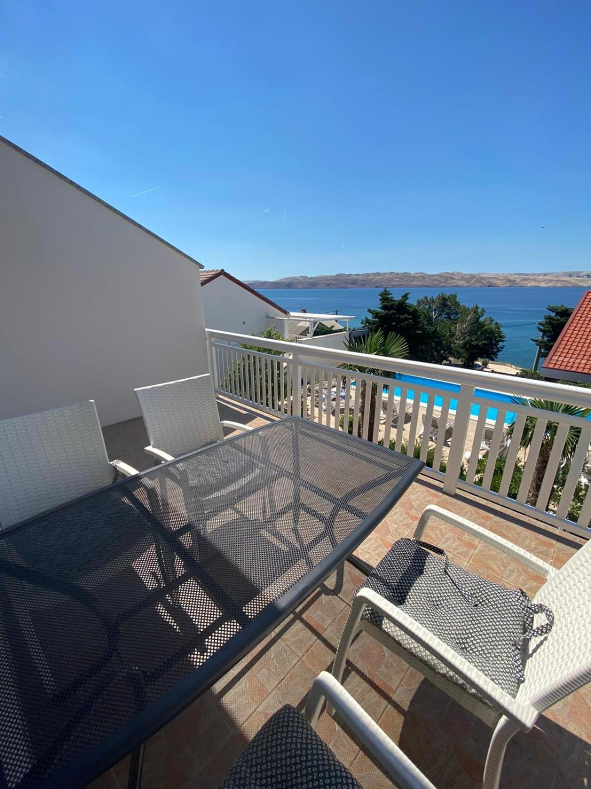 Beachfront Apartments Anita With Pool Karlobag Quarto foto