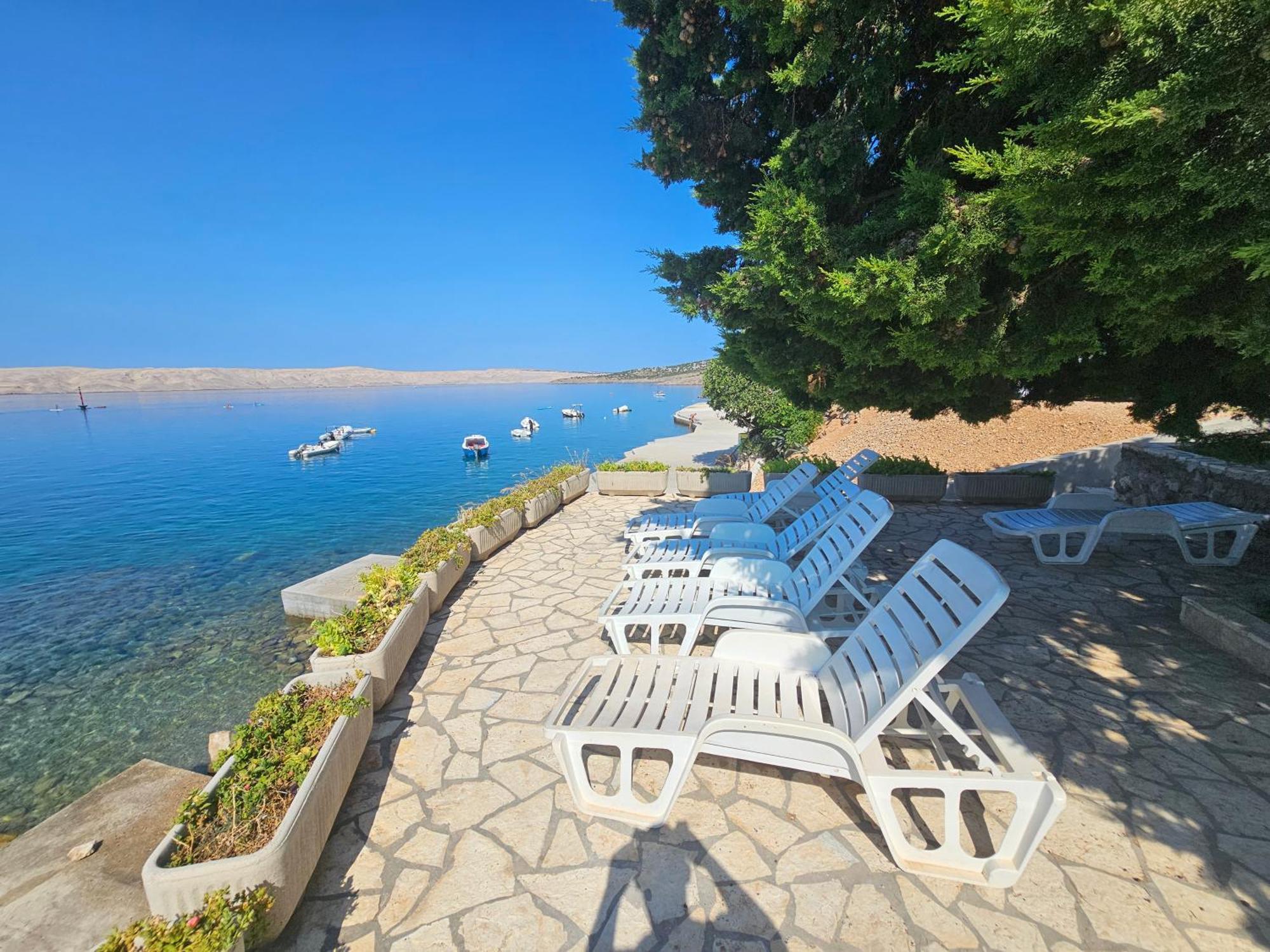 Beachfront Apartments Anita With Pool Karlobag Exterior foto