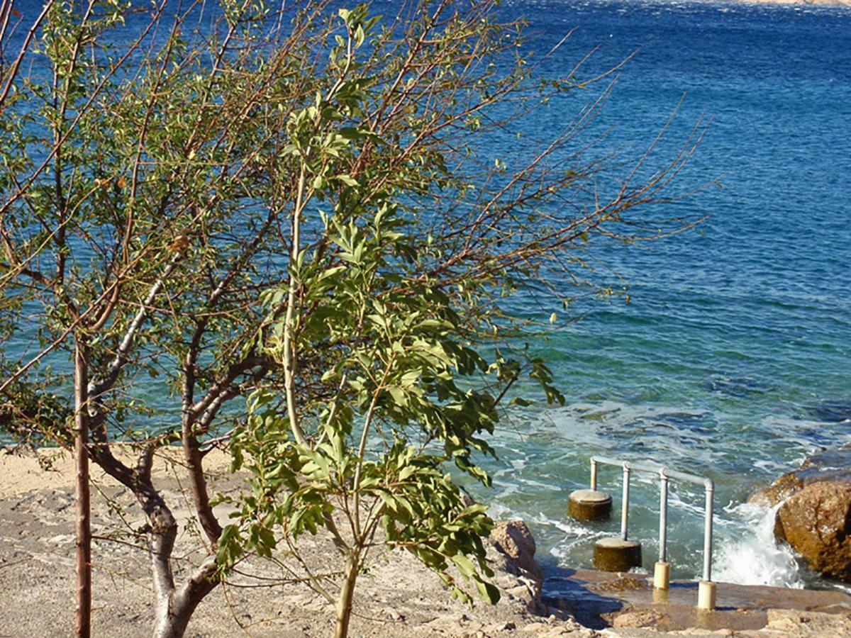 Beachfront Apartments Anita With Pool Karlobag Exterior foto