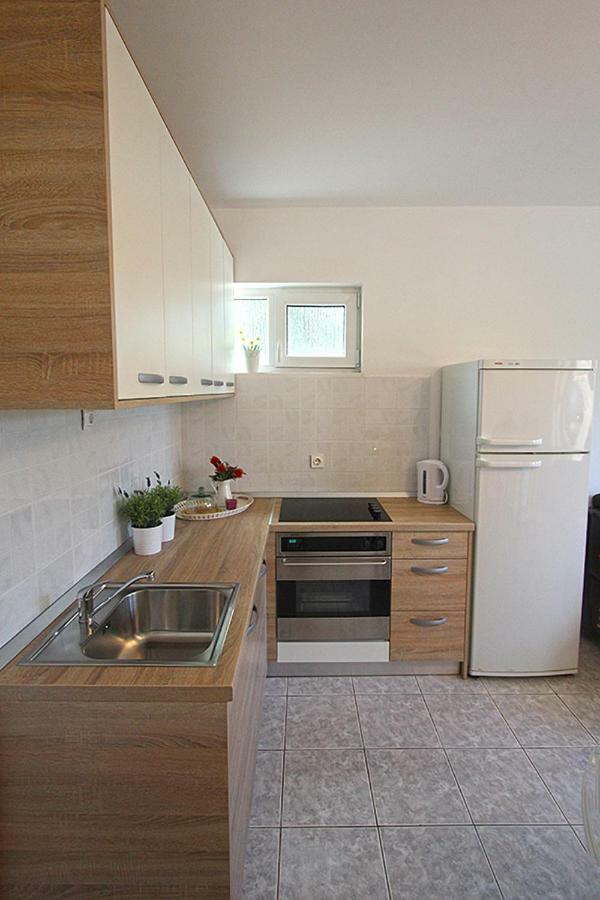 Beachfront Apartments Anita With Pool Karlobag Exterior foto