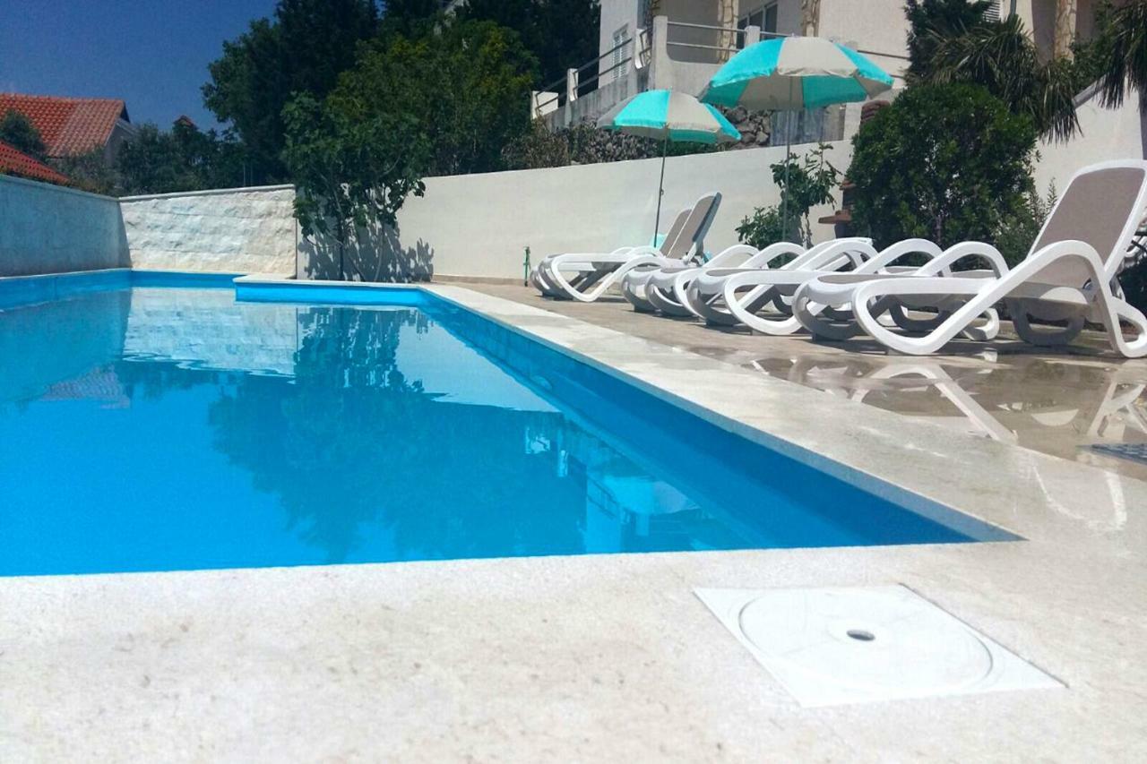 Beachfront Apartments Anita With Pool Karlobag Exterior foto